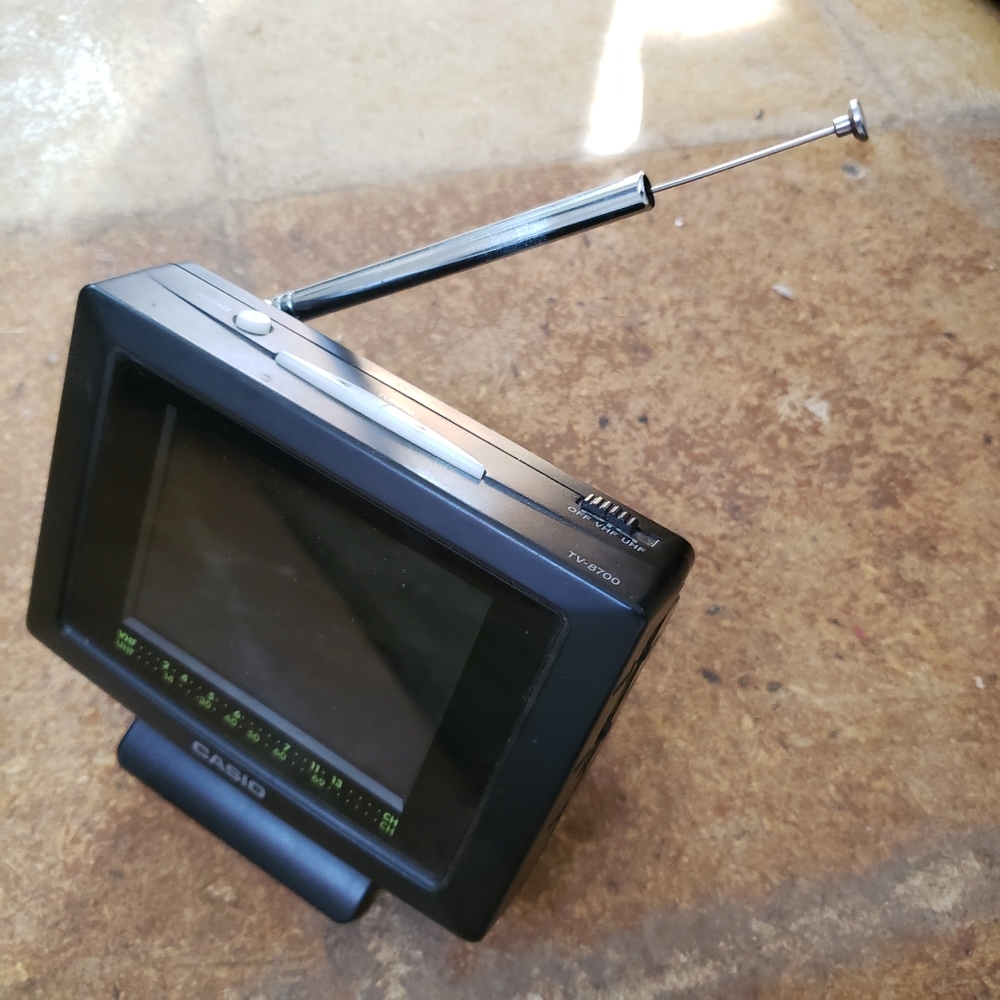 Vintage Casio portable TV - Picture 2 of 6